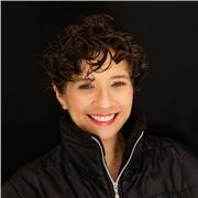 Profesora de teatro y circo, de niños y adolescentes.